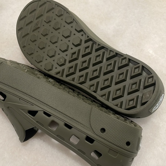 NWOT Vans Slip-On TRK Shoes - Picture 4 of 4